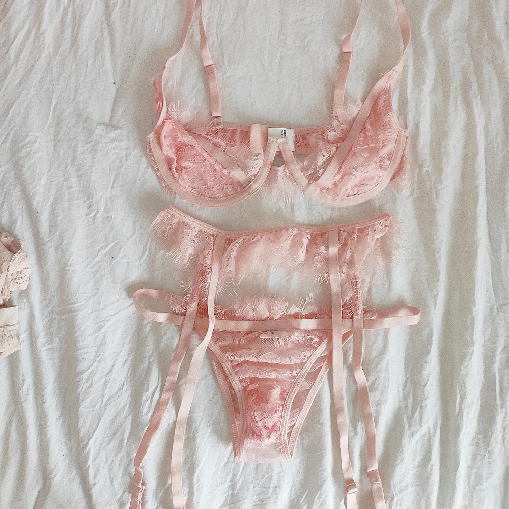 Pink lace lingerie set